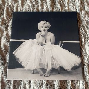 Marilyn Monroe canvas.